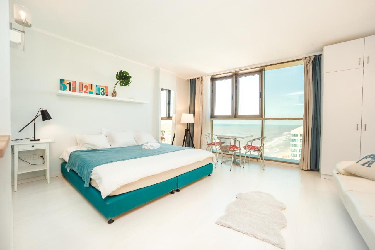 Sunny Sea View Studio Apartamento Herzelia Exterior foto